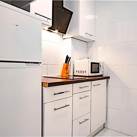 2-bedroom Next To Av De Habaneras Apartment *